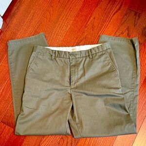 Dockers 34x32 olive khaki pants